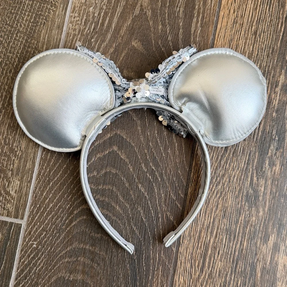 Disney Girls’ Silver Sequin Snowflakes Minnie Mouse Ears Headband—3 Ct